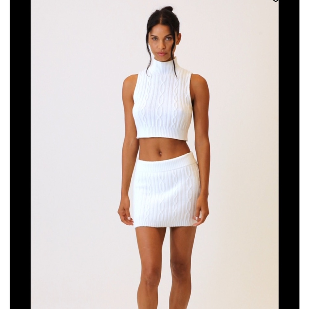 ALO Yoga Gray Cable Knit Mini Skirt and Cropped Tank Set - Picture 5 of 5